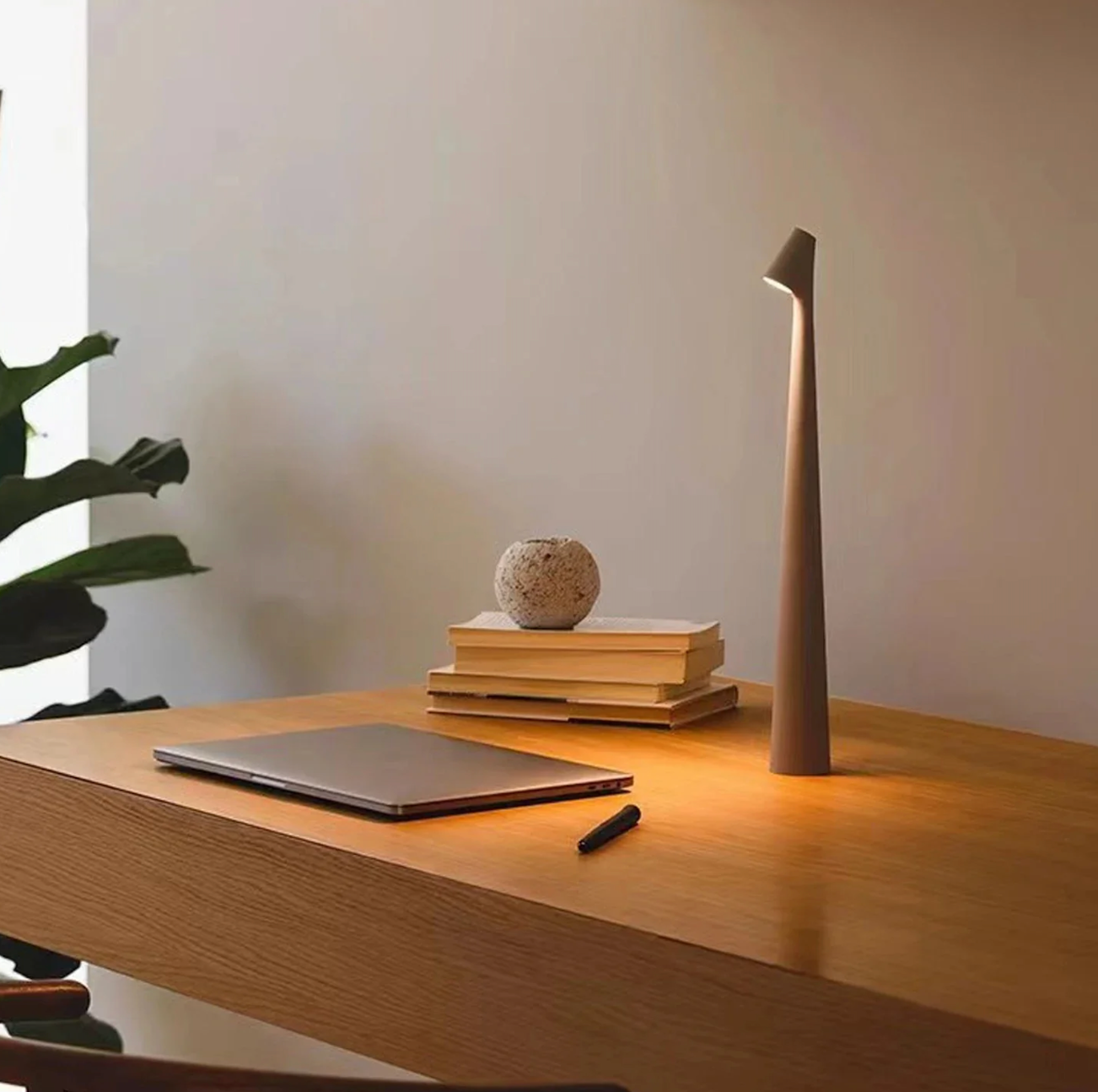 Wireless LED Table Lamp with Touch Dimming Function